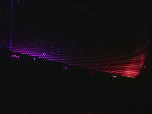 Von der Front aus gesehen die rechte seite mit drei Roten Led's sowie ein gemisch aus zwei Roten Led's und einer Blauen LED.