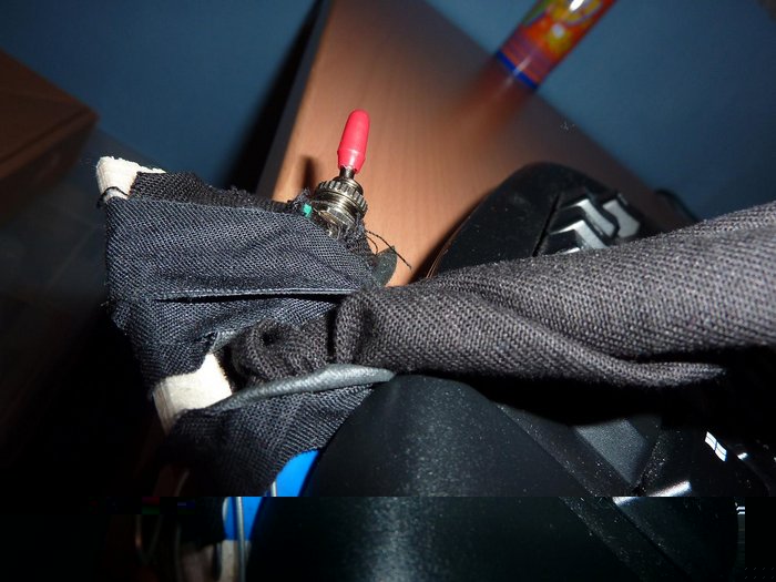 2.JPG (203.8 KiB) 3538 mal betrachtet Hier ist der Schalter mit dem man rot auf weiß wechseln kann