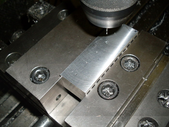 Kühlkörper bohren.jpg (338.27 KiB) 21035 mal betrachtet Erst mal Bohren...