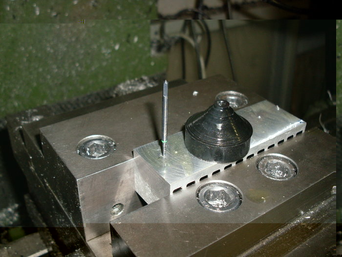 Kühlkörper Gewinde schneiden.jpg (287.61 KiB) 21034 mal betrachtet dann M1,6er Gewinde rein.